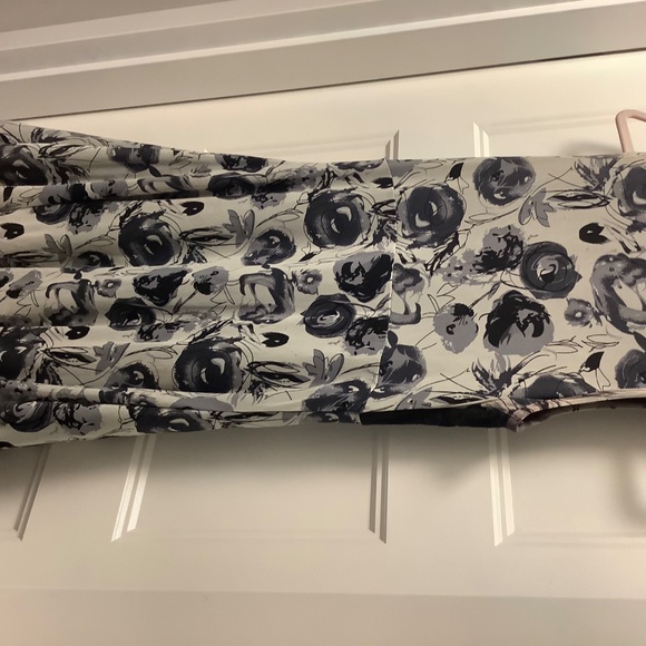 Lavena sleeveless dress - Picture 8 of 10